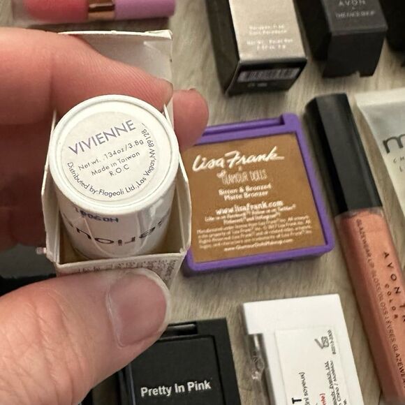 Makeup Bundle - 30 Pieces - Eyeshadows Blushes Lips Nails  Brushes Bags - Picture 9 of 12